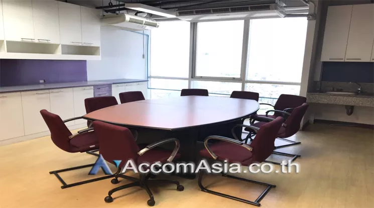 Office space For Rent in Sukhumvit, Bangkok  near BTS Ekkamai (AA14124)