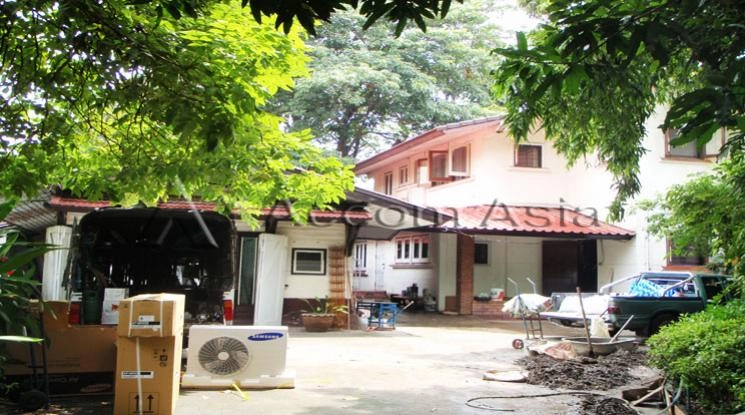 unit 3 Bedrooms  House For Rent in Sathorn, Bangkok  (90459)