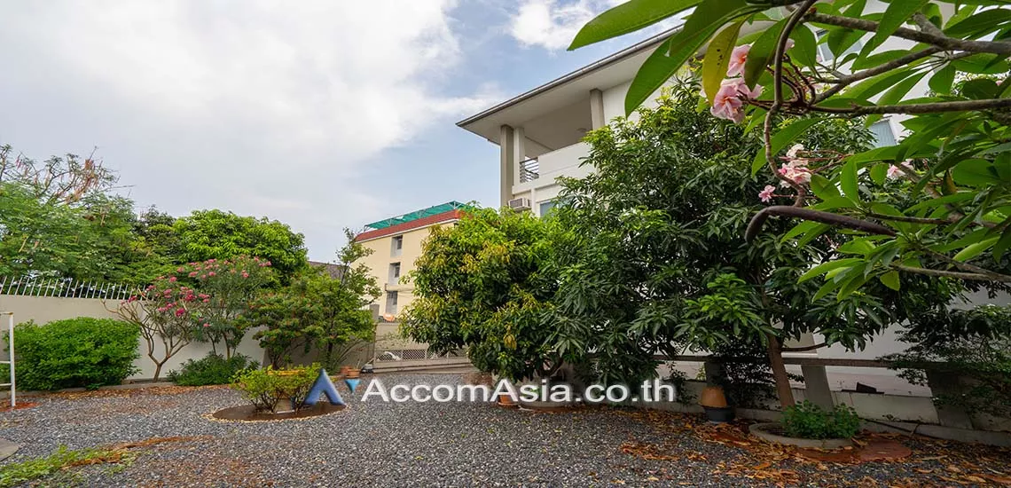 Home Office |  3 Bedrooms  House For Rent in Sukhumvit, Bangkok  near BTS Bang Chak (AA14167)