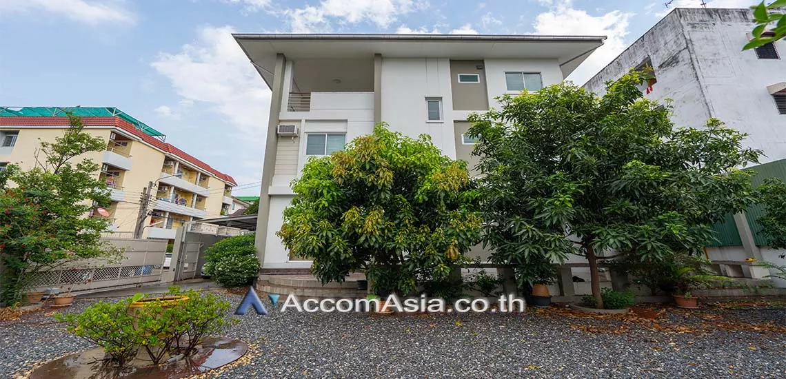 Home Office |  3 Bedrooms  House For Rent in Sukhumvit, Bangkok  near BTS Bang Chak (AA14167)