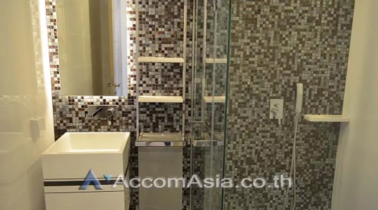  2 Bedrooms  Condominium For Rent in Silom, Bangkok  near BTS Surasak (AA14208)