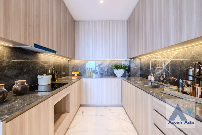 7  3 br Condominium For Sale in Sukhumvit ,Bangkok BTS On Nut at Ramada Plaza Residence AA14215