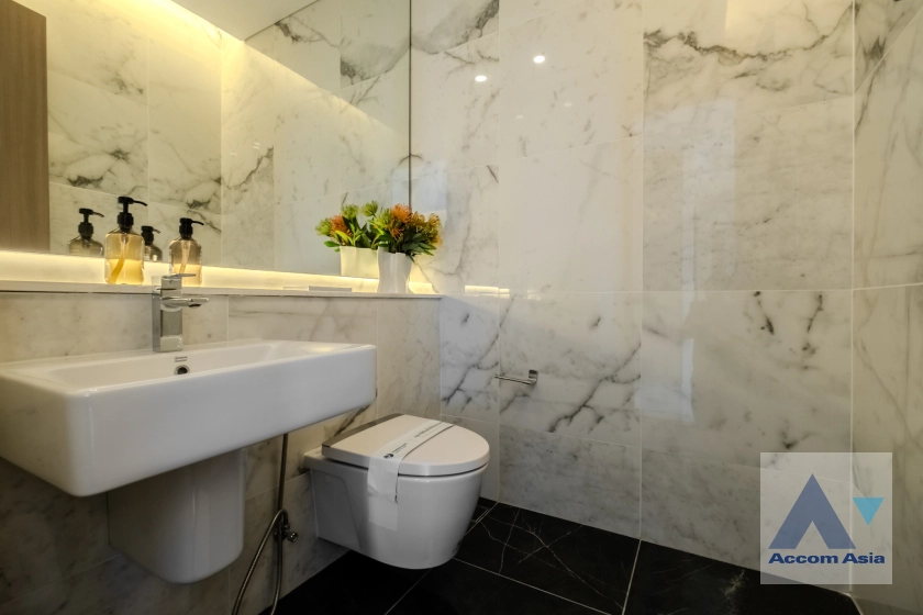 10  3 br Condominium For Sale in Sukhumvit ,Bangkok BTS On Nut at Ramada Plaza Residence AA14215