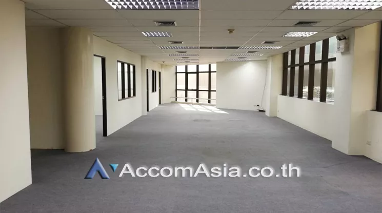 5  Office Space For Rent in Phaholyothin ,Bangkok MRT Phahon Yothin at Viwatchai Building AA14243