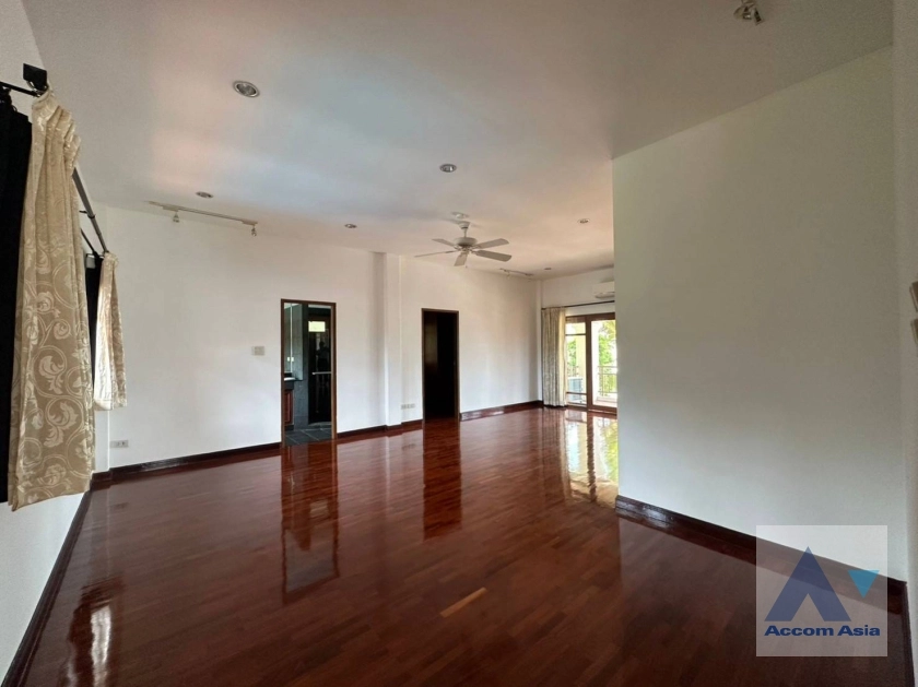 13  4 br House For Rent in Pattanakarn ,Bangkok BTS On Nut at Panya Pattanakarn Village 10004612