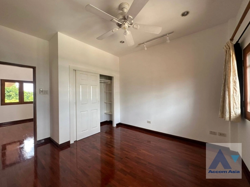 12  4 br House For Rent in Pattanakarn ,Bangkok BTS On Nut at Panya Pattanakarn Village 10004612