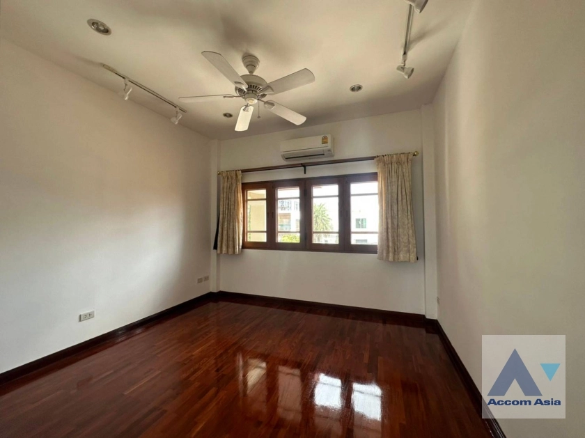 11  4 br House For Rent in Pattanakarn ,Bangkok BTS On Nut at Panya Pattanakarn Village 10004612