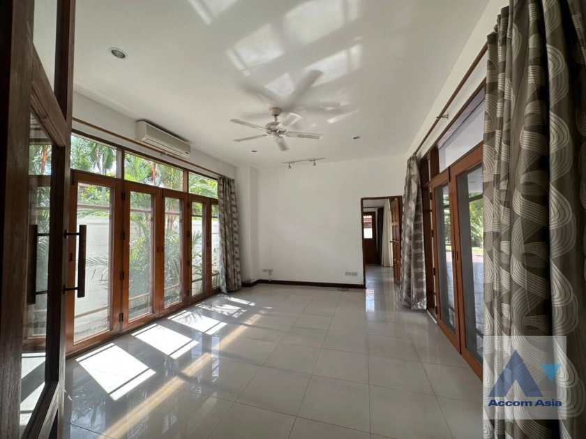 8  4 br House For Rent in Pattanakarn ,Bangkok BTS On Nut at Panya Pattanakarn Village 10004612