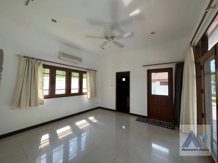 7  4 br House For Rent in Pattanakarn ,Bangkok BTS On Nut at Panya Pattanakarn Village 10004612