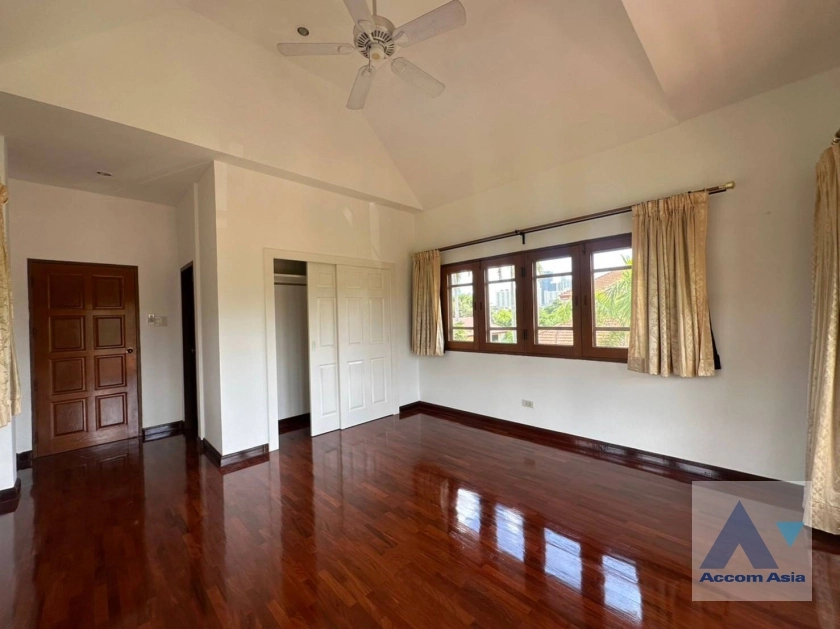 15  4 br House For Rent in Pattanakarn ,Bangkok BTS On Nut at Panya Pattanakarn Village 10004612