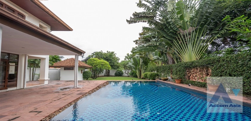 Private Swimming Pool |  4 Bedrooms  House For Rent in Pattanakarn, Bangkok  near BTS On Nut (10004612)