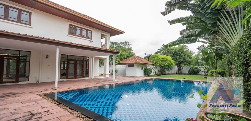 Private Swimming Pool |  4 Bedrooms  House For Rent in Pattanakarn, Bangkok  near BTS On Nut (10004612)