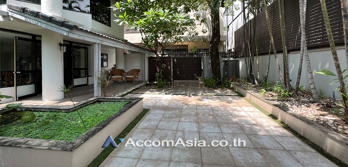 Pet friendly |  3 Bedrooms  House For Rent in Sathorn, Bangkok  near MRT Lumphini (40181)