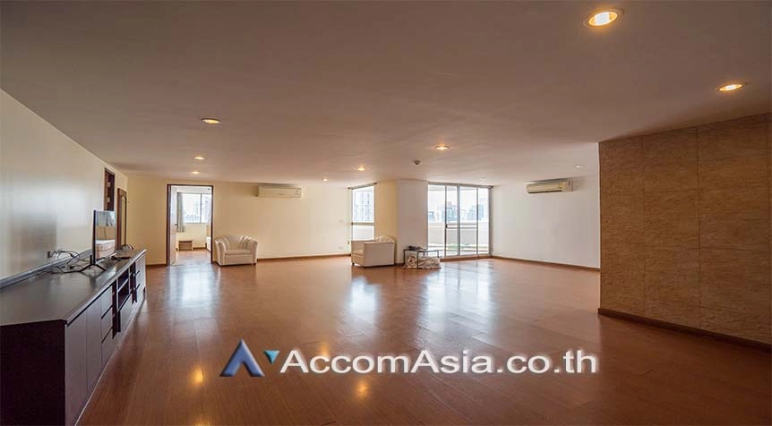 unit 3 Bedrooms  Condominium For Rent in Sukhumvit, Bangkok  near BTS Ekkamai (AA14348)
