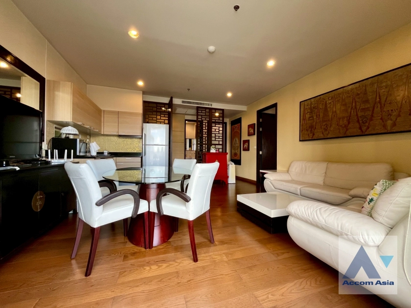 unit 2 Bedrooms  Condominium For Rent in Ploenchit, Bangkok  near BTS Chitlom (AA14361)