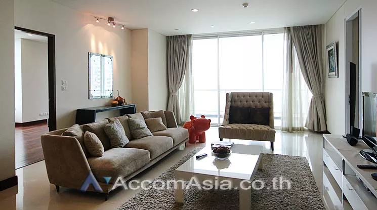  2 Bedrooms  Condominium For Rent in Ploenchit, Bangkok  near BTS Chitlom (AA14373)