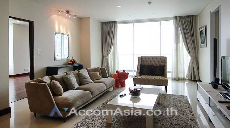unit 2 Bedrooms  Condominium For Rent in Ploenchit, Bangkok  near BTS Chitlom (AA14373)