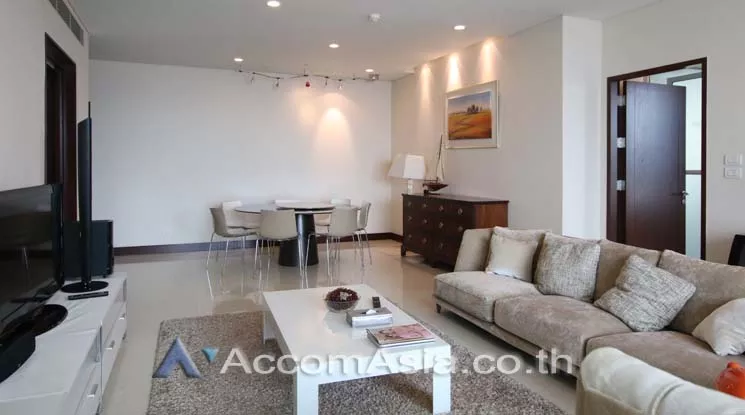 unit 2 Bedrooms  Condominium For Rent in Ploenchit, Bangkok  near BTS Chitlom (AA14373)
