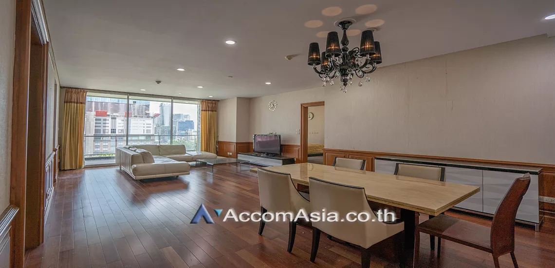  2 Bedrooms  Condominium For Rent in Ploenchit, Bangkok  near BTS Chitlom (AA14381)