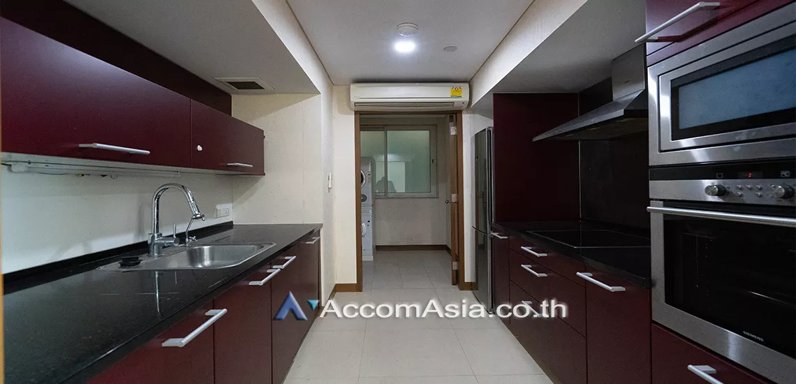  2 Bedrooms  Condominium For Rent in Ploenchit, Bangkok  near BTS Chitlom (AA14381)