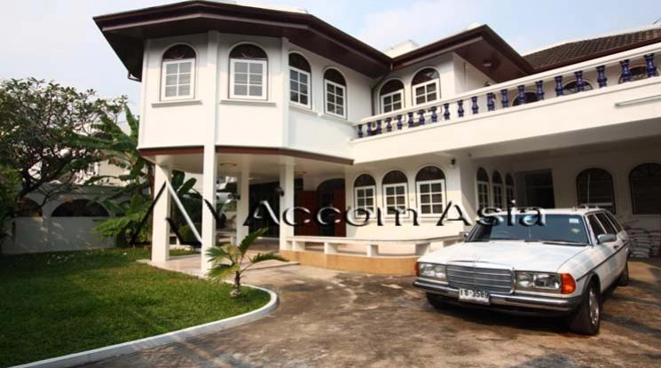  2  4 br House for rent and sale in Sathorn ,Bangkok MRT Khlong Toei 90468