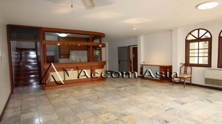 unit 4 Bedrooms  House For Rent & Sale in Sathorn, Bangkok  near MRT Khlong Toei (90468)