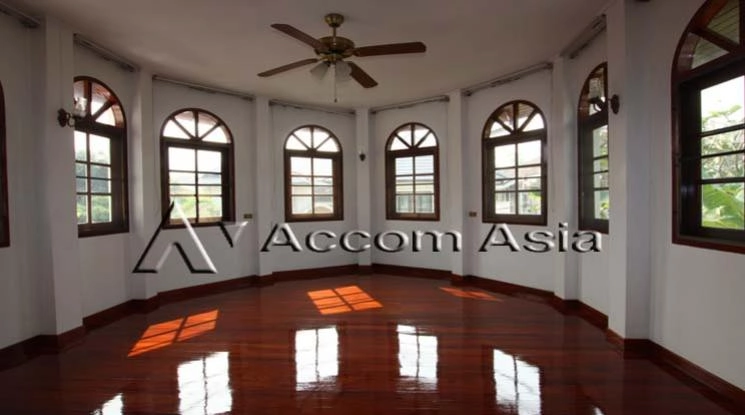 6  4 br House for rent and sale in Sathorn ,Bangkok MRT Khlong Toei 90468