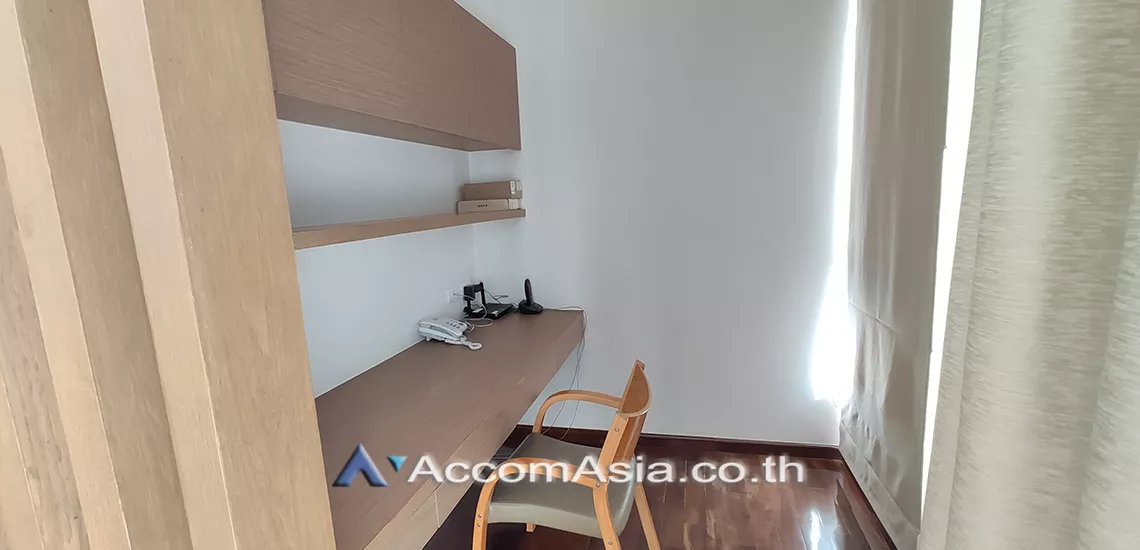 unit 3 Bedrooms  Apartment For Rent in Sukhumvit, Bangkok  near BTS Phrom Phong (AA14420)