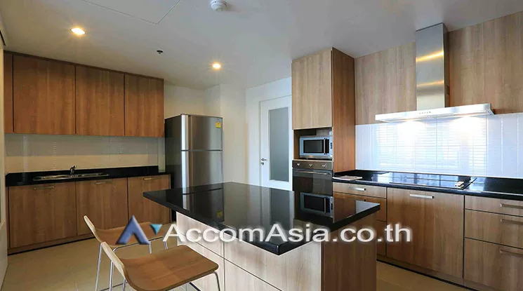  3 Bedrooms  Apartment For Rent in Sukhumvit, Bangkok  near BTS Phrom Phong (AA14421)