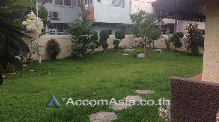 unit 4 Bedrooms  House For Rent in Pattanakarn, Bangkok  (AA14429)