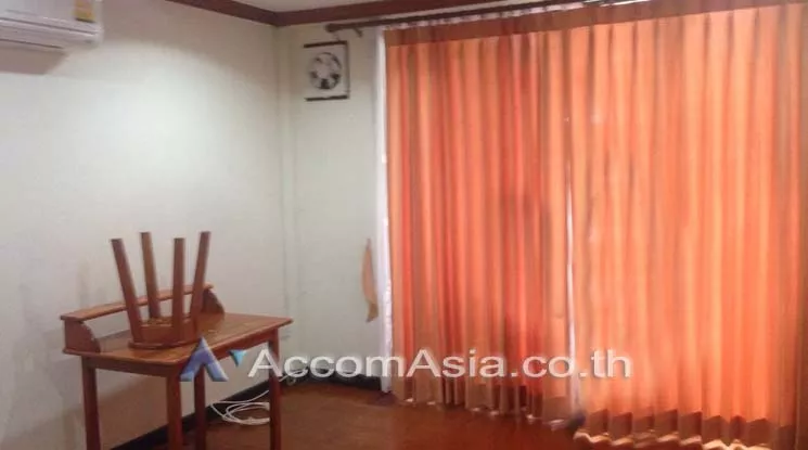  4 Bedrooms  House For Rent in Pattanakarn, Bangkok  (AA14429)