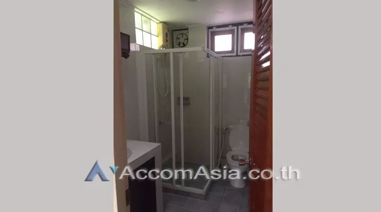  4 Bedrooms  House For Rent in Pattanakarn, Bangkok  (AA14429)