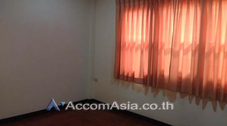 7  4 br House For Rent in pattanakarn ,Bangkok  AA14429