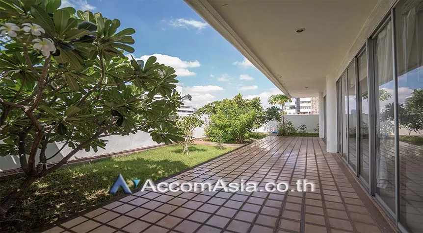 Huge Terrace, Penthouse, Pet friendly |  4 Bedrooms  Apartment For Rent in Sukhumvit, Bangkok  near BTS Ekkamai (AA14433)