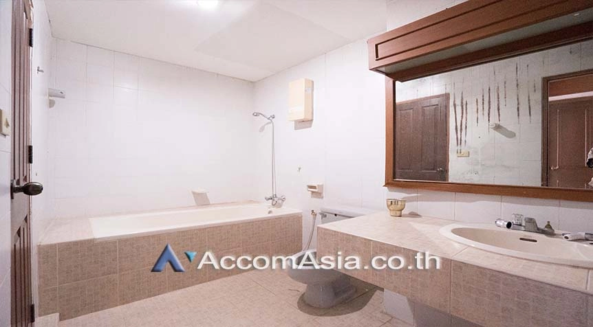 13  4 br Apartment For Rent in Sukhumvit ,Bangkok BTS Ekkamai at Ideal Place For Big Families AA14433