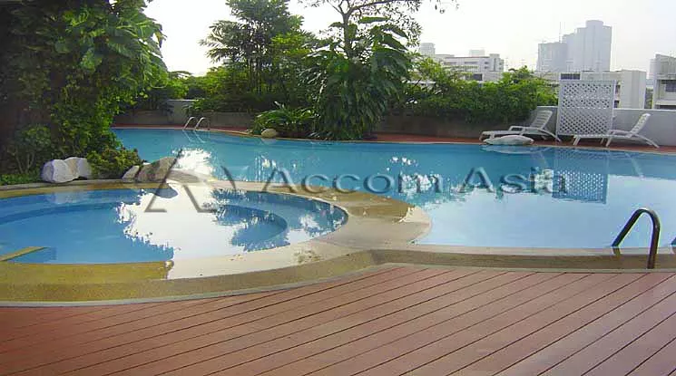 unit 3 Bedrooms  Condominium For Rent in Sathorn, Bangkok  near BTS Chong Nonsi - MRT Lumphini (AA14435)