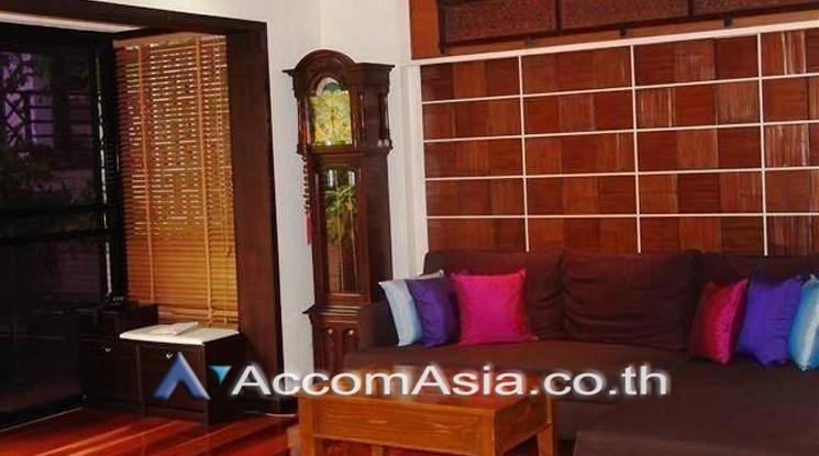 unit 3 Bedrooms  Townhouse For Rent & Sale in Sukhumvit, Bangkok  near BTS Asok - MRT Sukhumvit (AA14471)