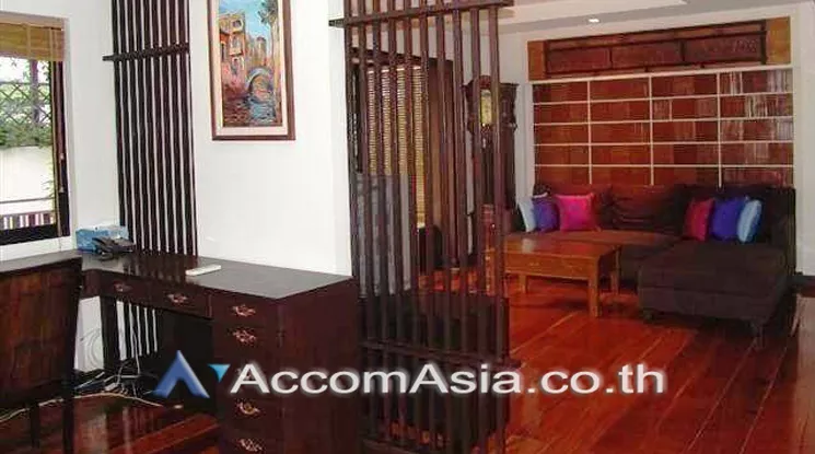  3 Bedrooms  Townhouse For Rent in Sukhumvit, Bangkok  near BTS Asok - MRT Sukhumvit (AA14471)