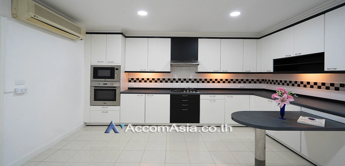unitPet friendly |  3 Bedrooms  Condominium For Rent in Sukhumvit, Bangkok  near BTS Nana (AA14512)