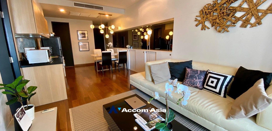  2 Bedrooms  Condominium For Rent in Ploenchit, Bangkok  near BTS Chitlom (AA14535)