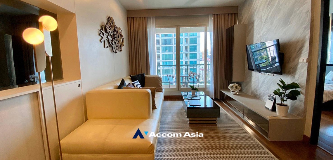  2 Bedrooms  Condominium For Rent in Ploenchit, Bangkok  near BTS Chitlom (AA14535)