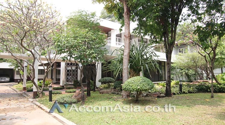 unitHome Office |  4 Bedrooms  House For Rent in Sukhumvit, Bangkok  near BTS Ekkamai (AA14571)
