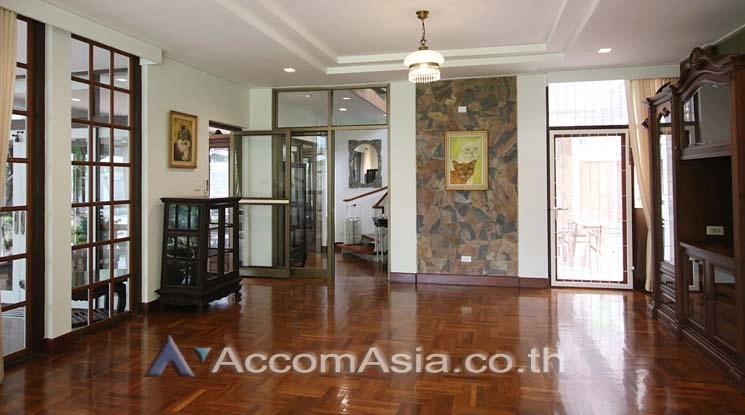 10  4 br House For Rent in Sukhumvit ,Bangkok BTS Ekkamai AA14571