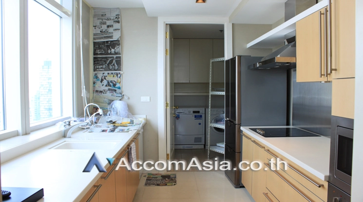 unit 2 Bedrooms  Condominium For Rent in Ploenchit, Bangkok  near BTS Ploenchit (AA14626)