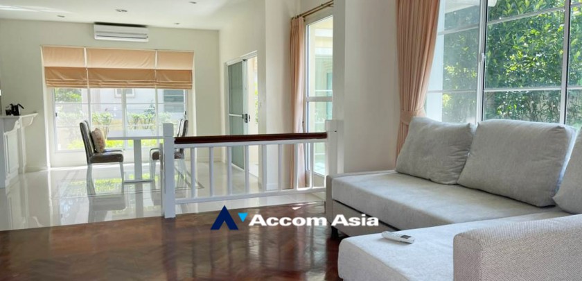 unit 3 Bedrooms  House For Sale in Pattanakarn, Bangkok  near ARL Ban Thap Chang (AA14636)