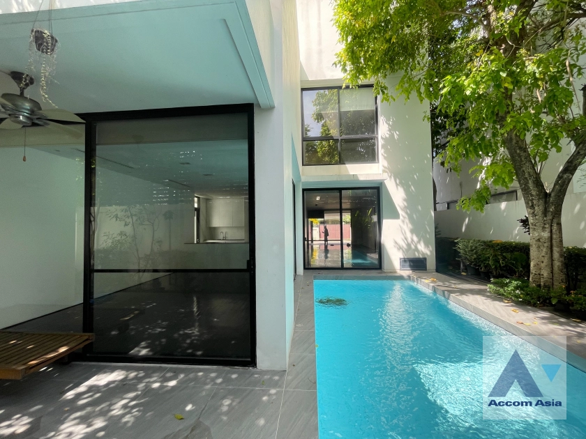  1  4 br House for rent and sale in Sukhumvit ,Bangkok BTS Thong Lo AA14650