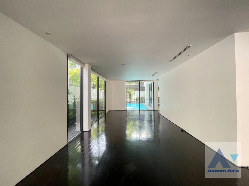 unitPrivate Swimming Pool, Pet friendly | Minimal-style modern house with private pool in Sukhumvit (AA14650)