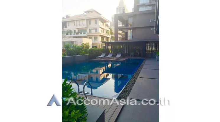 2 Bedrooms  Condominium For Sale in Sathorn, Bangkok  near BTS Chong Nonsi (AA14772)