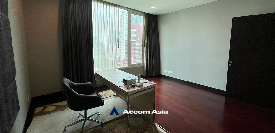 11  2 br Condominium For Rent in Ploenchit ,Bangkok BTS Chitlom at The Park Chidlom AA14779