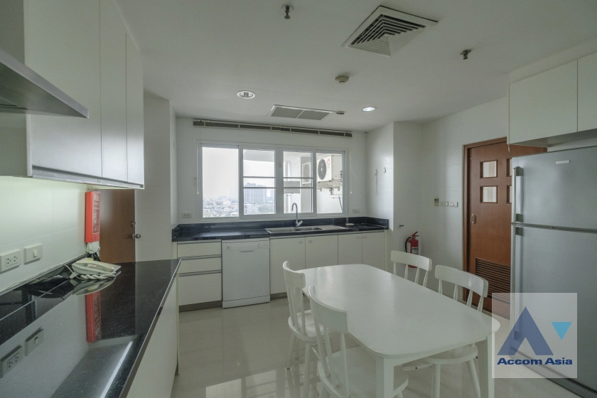 Pet friendly |  3 Bedrooms  Apartment For Rent in Sathorn, Bangkok  near BRT Technic Krungthep (AA14784)